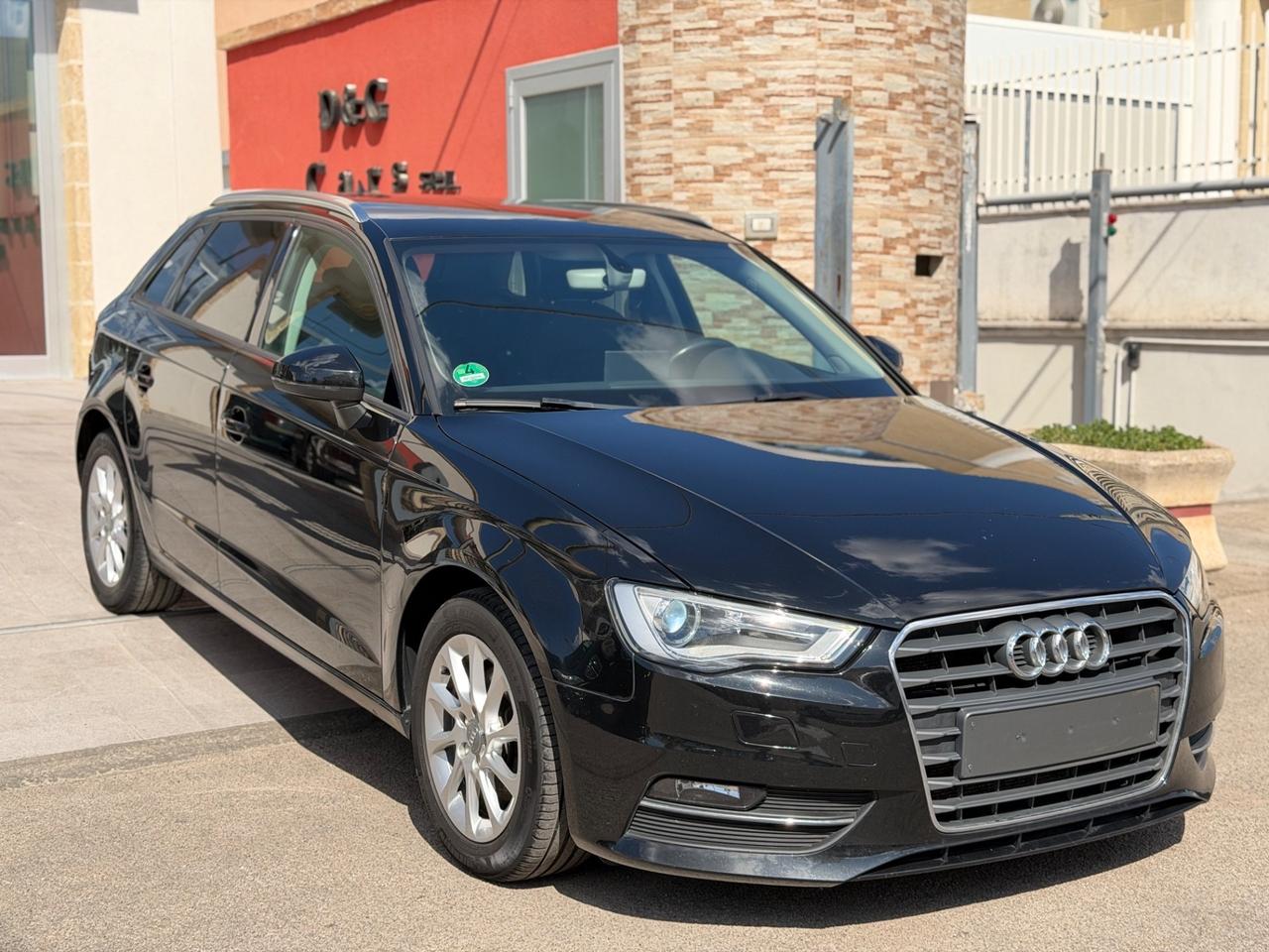 Audi A3 1.6 TDI 110 cv Attraction-2015/LED/NAVI