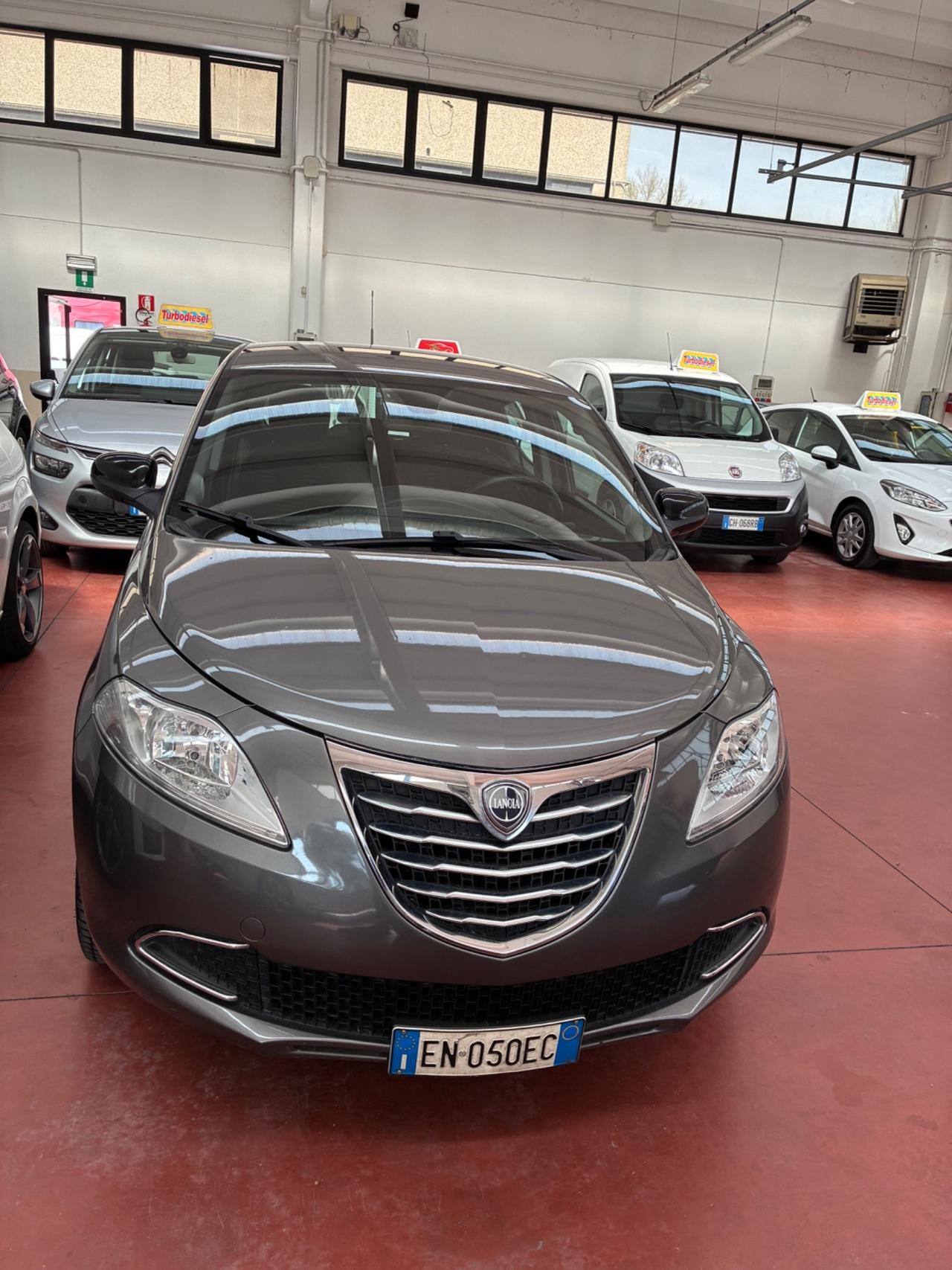 Lancia Ypsilon 1.2 69 CV 5 porte S&S Silver