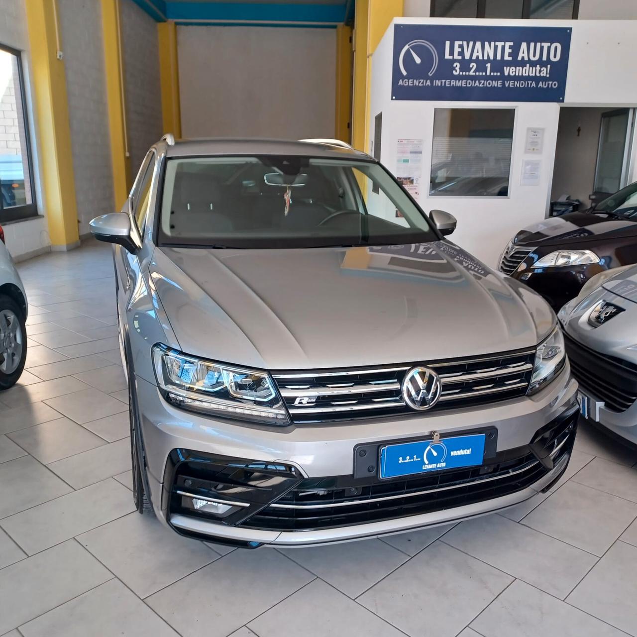 63.000 KM TAGLIANDI UFFICIALI TIGUAN R-LINE 1.6 TDI FULL OPTIONL