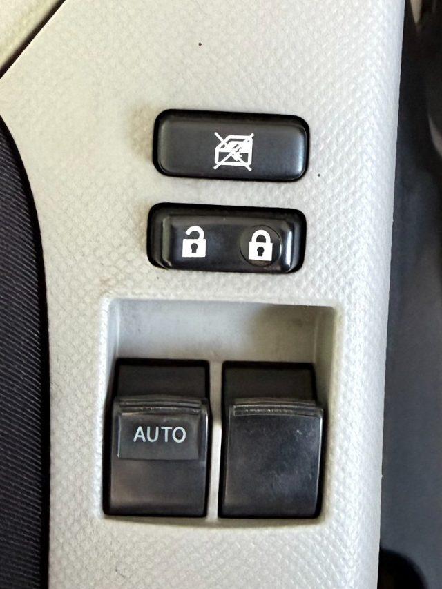TOYOTA Yaris 1.0 5 porte Luxury pack