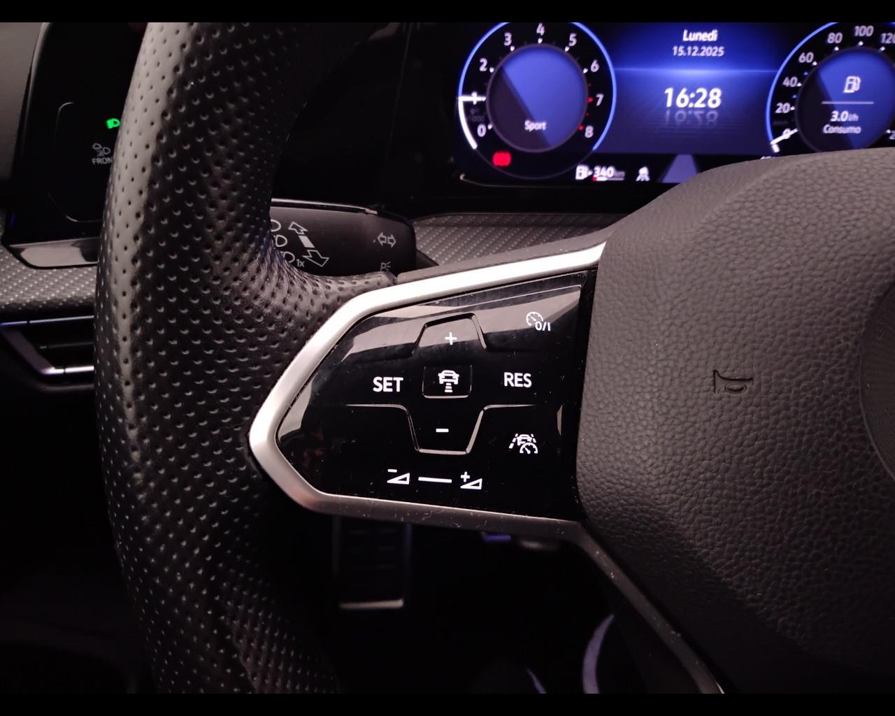 VOLKSWAGEN Golf VIII 2020 - Golf 1.5 tsi evo R-Line 130cv