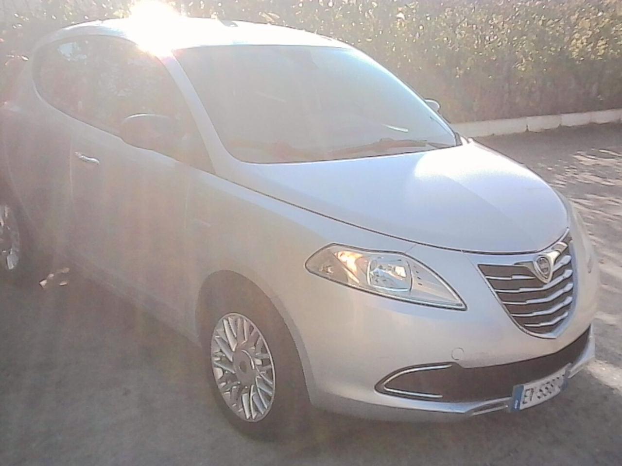 Lancia Ypsilon 0.9 TwinAir 85 CV 5 porte Metano Ecochic Elle