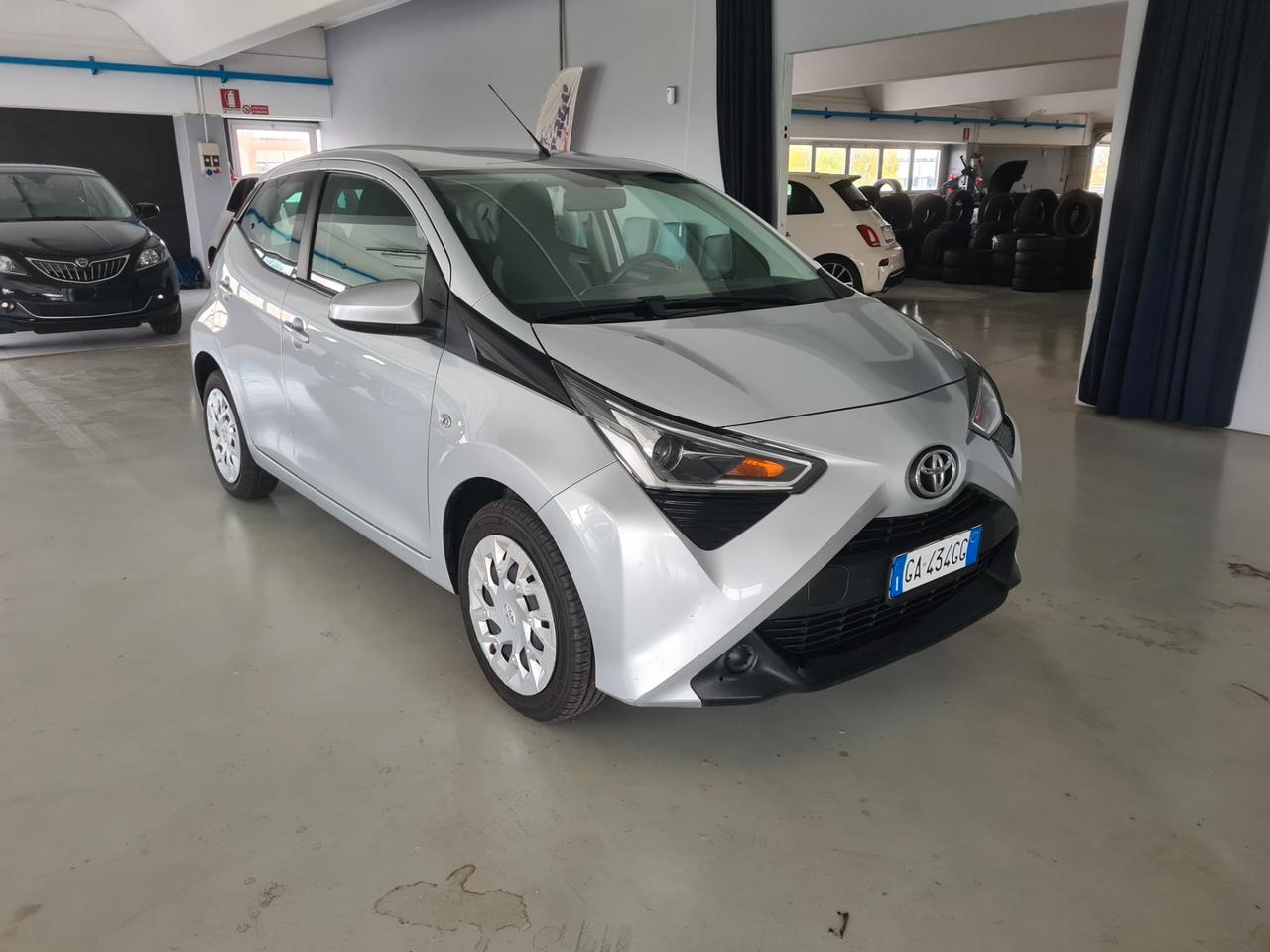 Toyota Aygo Connect 1.0 VVT-i 72 CV 5 porte x-cool