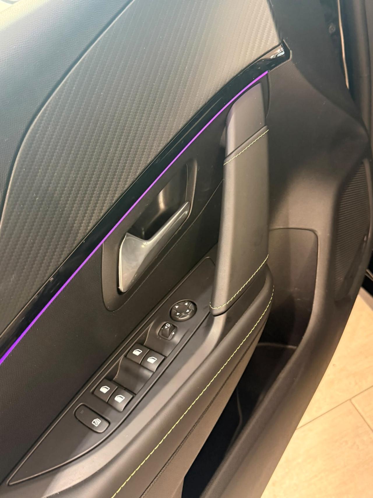 Peugeot 208 hybrid/benzina 2025 14.000 km