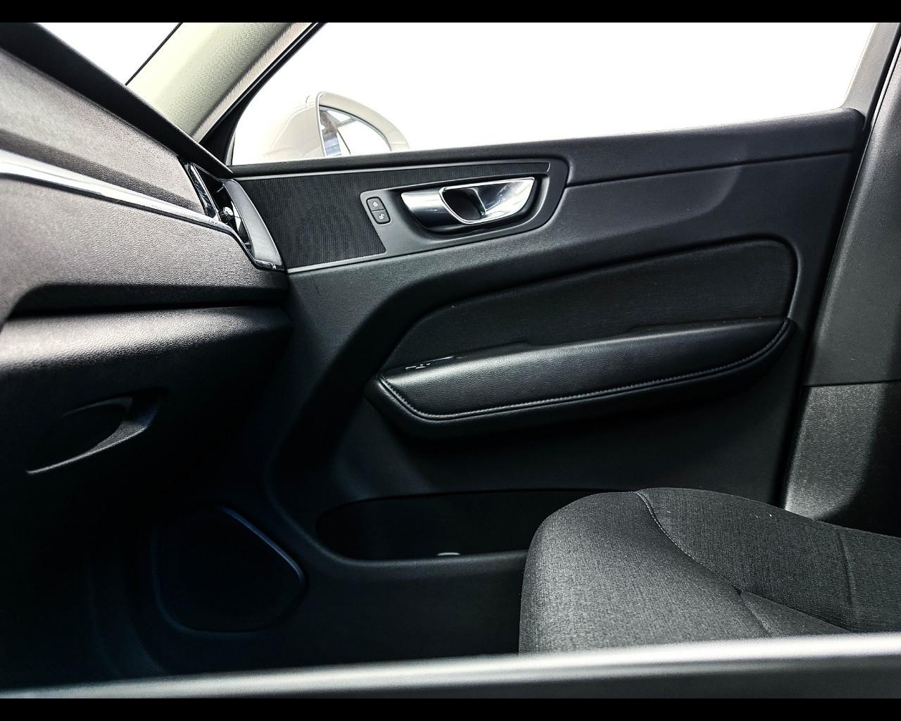 VOLVO XC60 B4 (d) AWD Geartronic Momentum Pro
