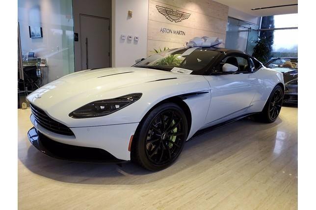 ASTON MARTIN DB11 v12 DBR NOLEGGIO LUNGO TERMINE LEASING ALL INCLUSIVE