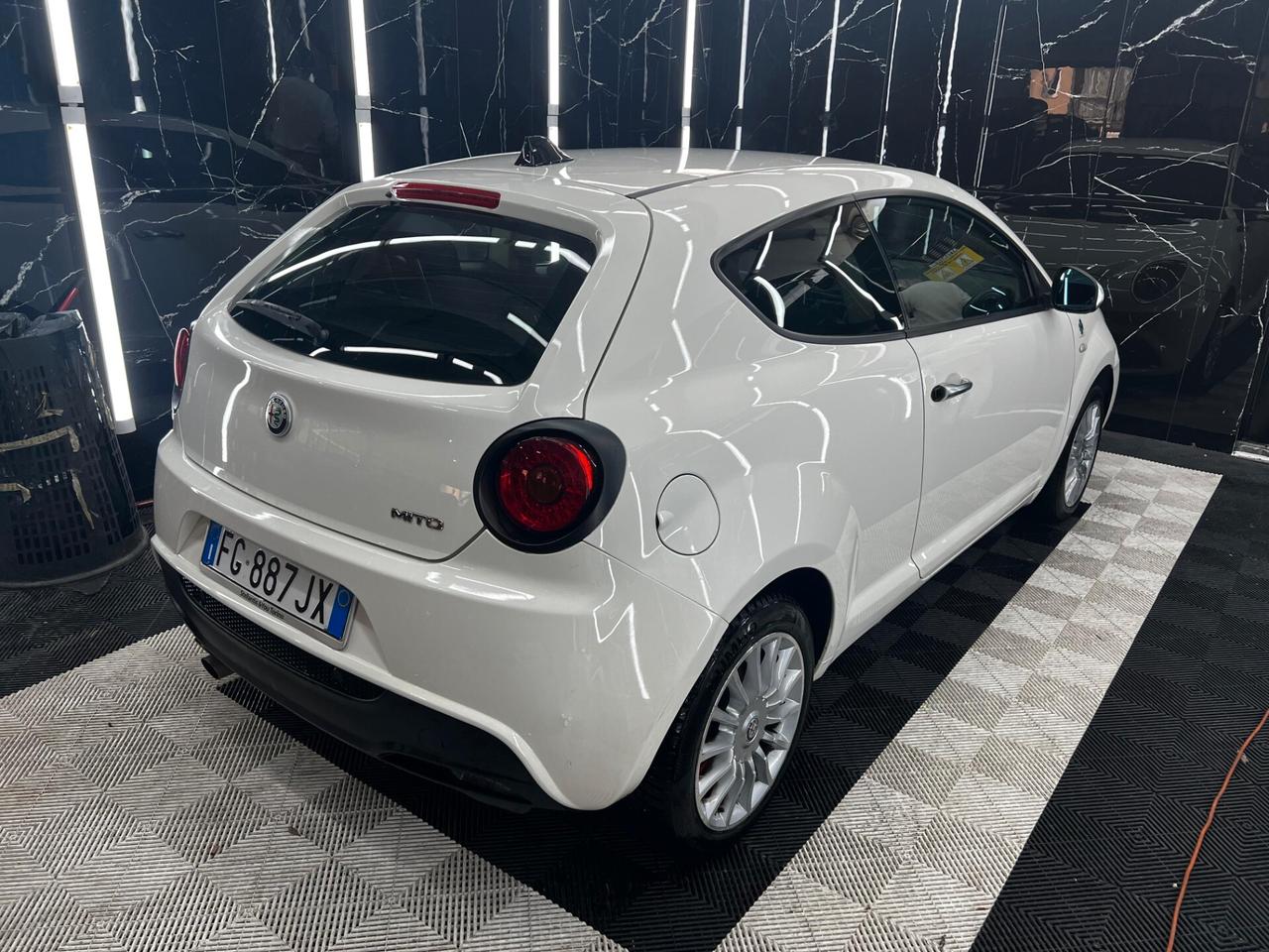 Alfa Romeo MiTo 2017 1.4 Distinctive 78cv E6