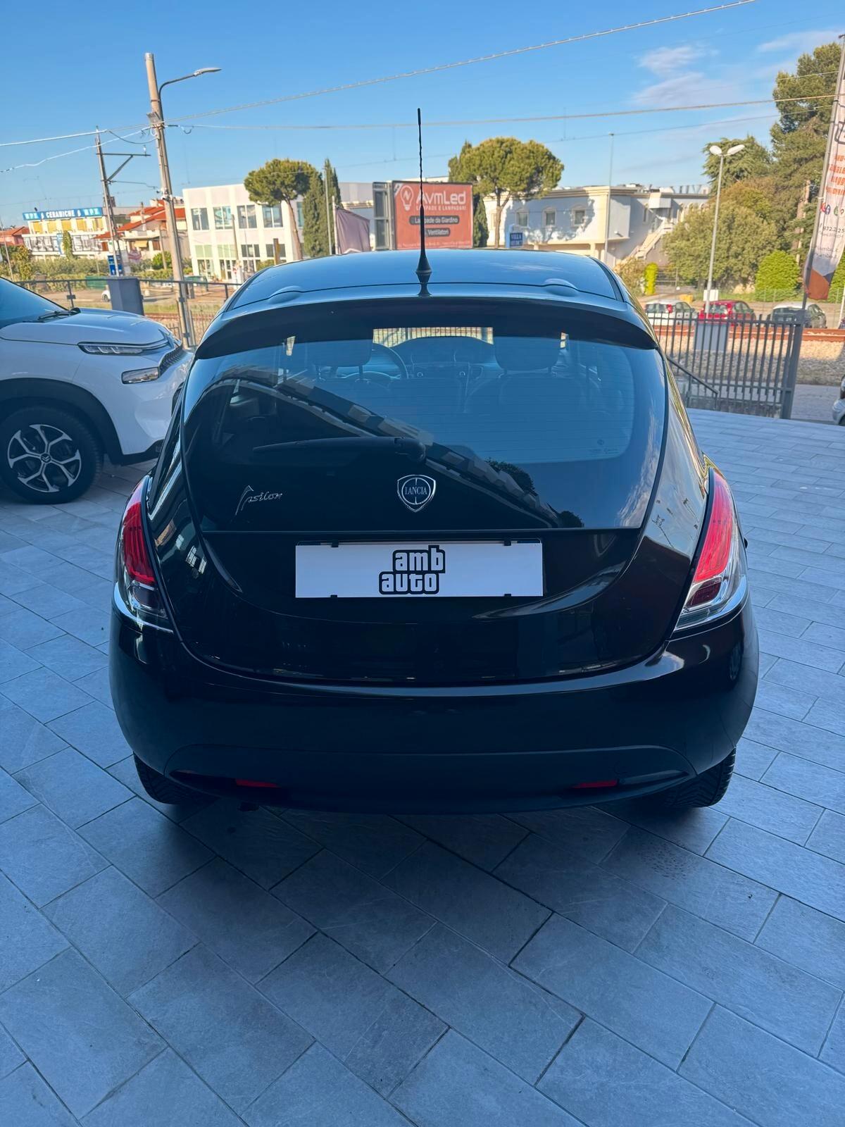 Lancia Ypsilon 1.3 MJT 95 CV 5 porte