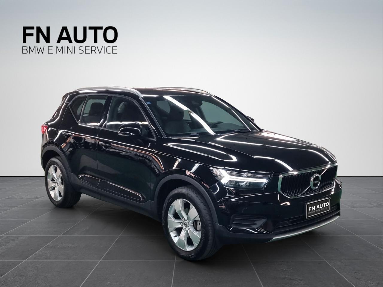Volvo XC40 T2 automatico Momentum