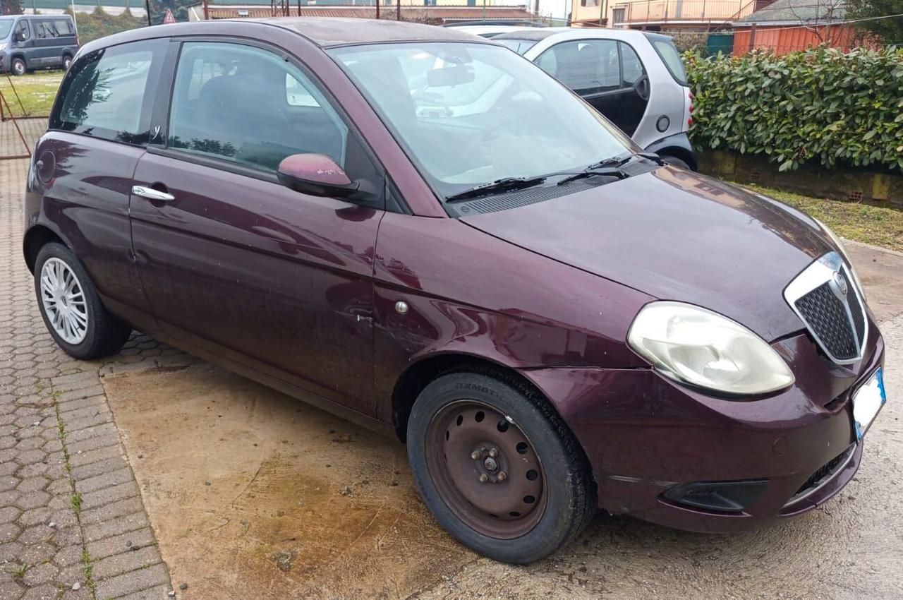 Lancia Ypsilon 1.3 MJT 75 CV Argento