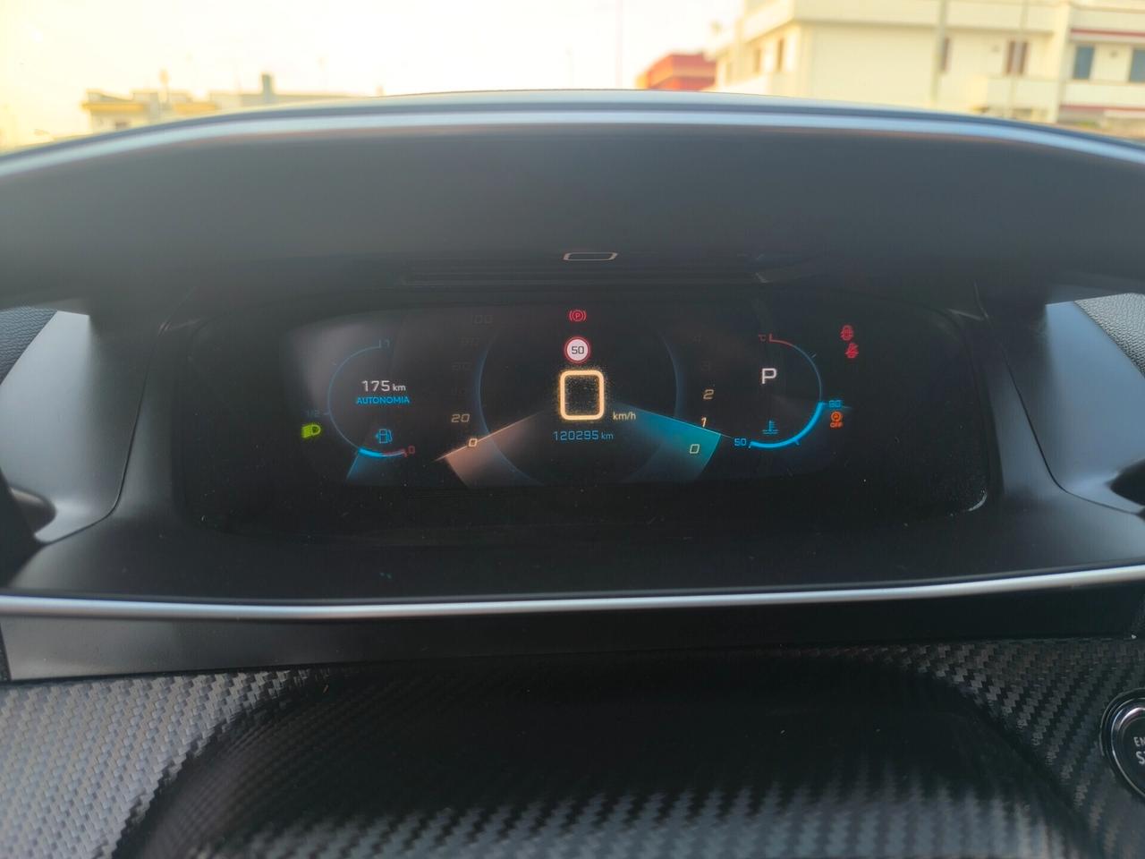 PEUGEOT 2008 1.5 DIESEL EAT8 ALLURE PACK NAVI 10 HD/COCKPIT/