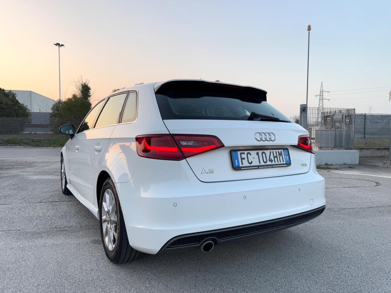 AUDI A3 Sportback 1.6 Tdi Admired S-LINE-Led Navi