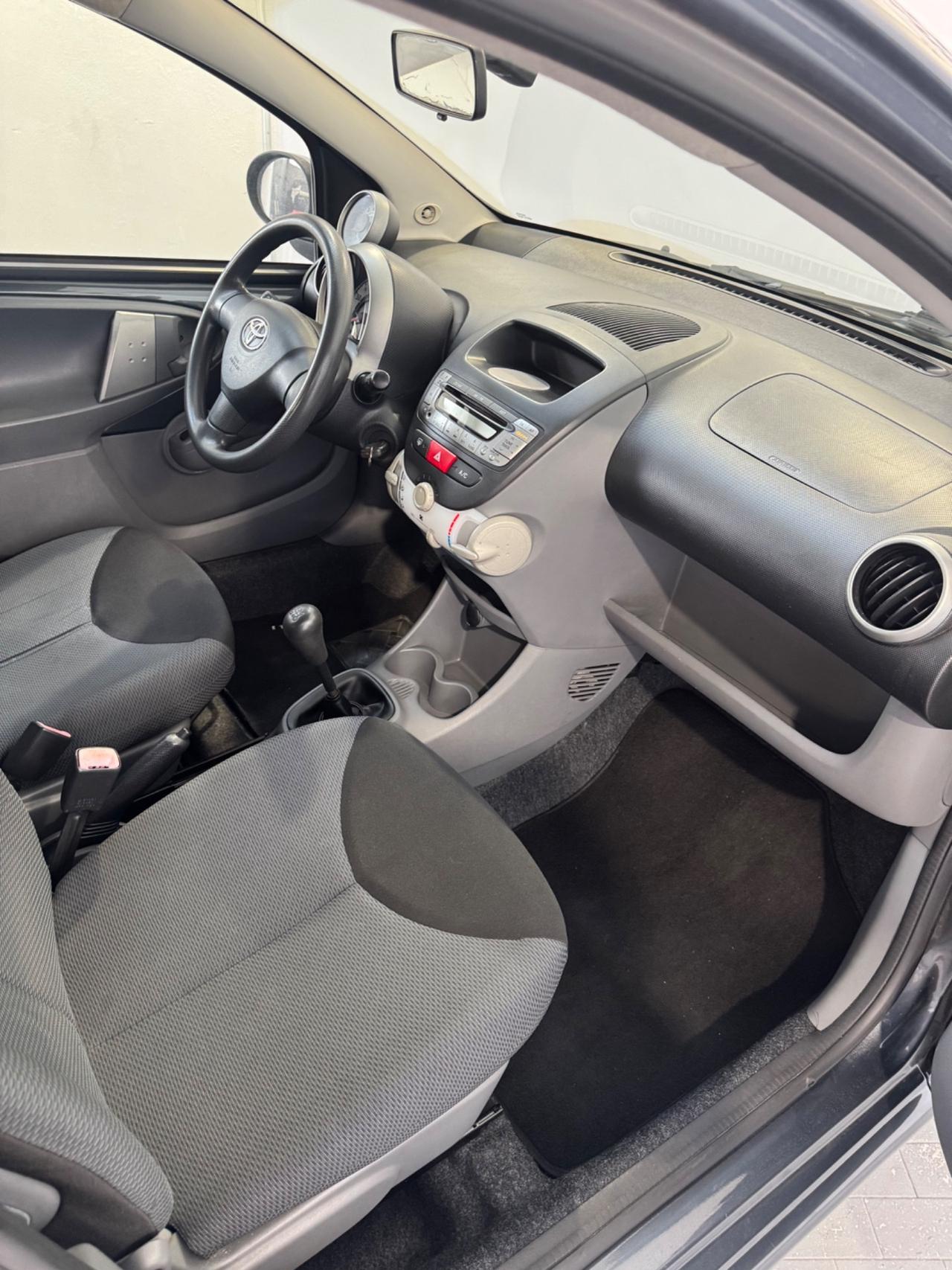 Toyota Aygo 1.0 12V VVT-i 5 porte Sol