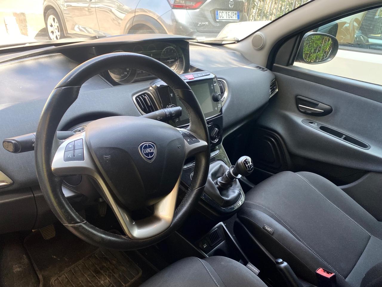 Lancia Ypsilon 1.0 FireFly 5 porte S&S Hybrid Ecochic Gold