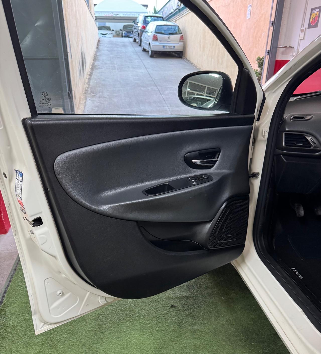 Lancia Ypsilon 1.2 69 CV 5 porte 130000 CHILOMETRI
