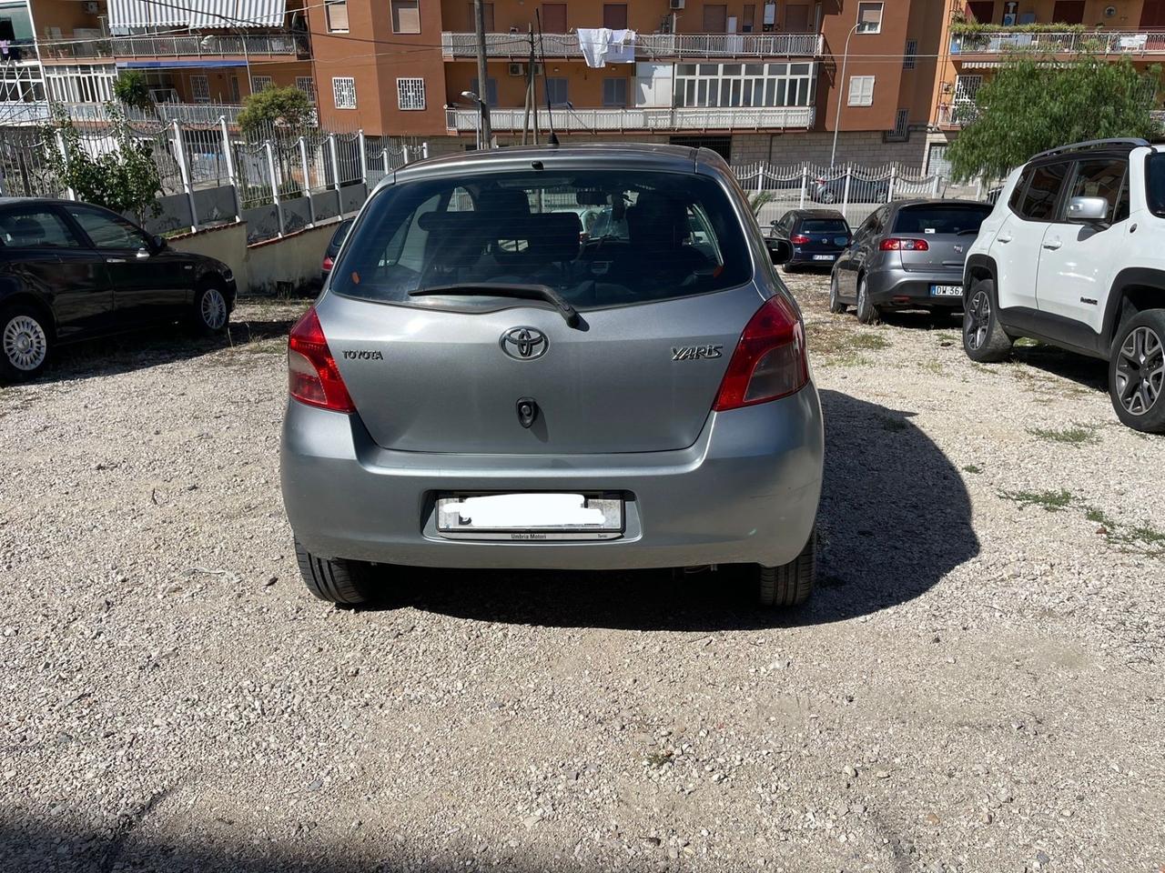 Toyota Yaris 1.0 5 porte