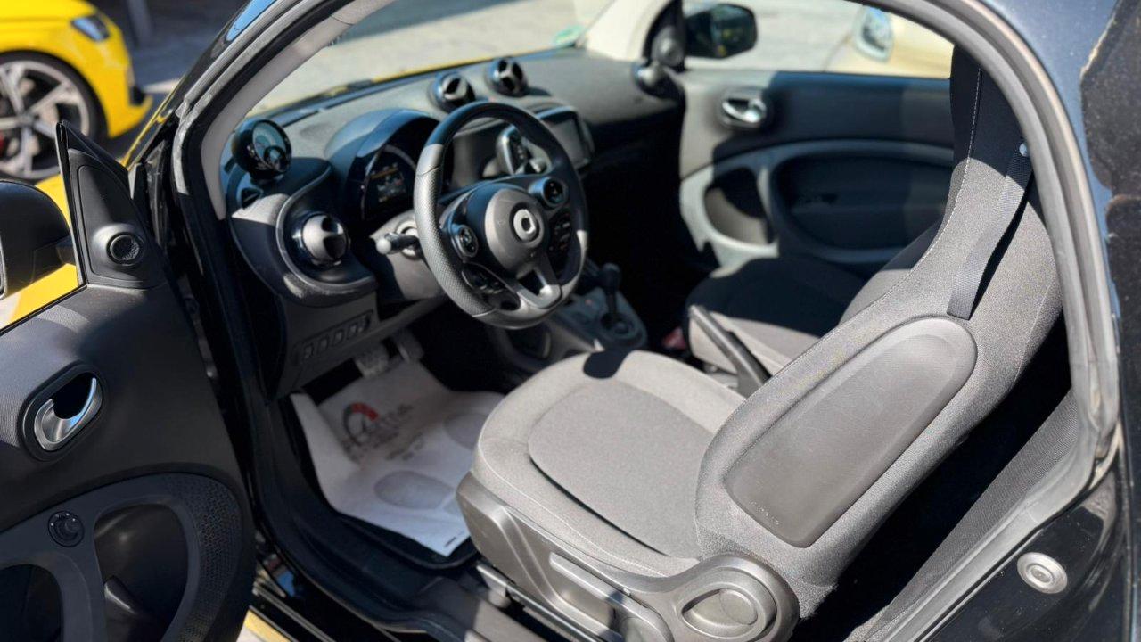 Smart fortwo coupe PROMO 275,00 EURO MENSILI BRABUS STYLE CERCHI 17 LED RETROCAMERA