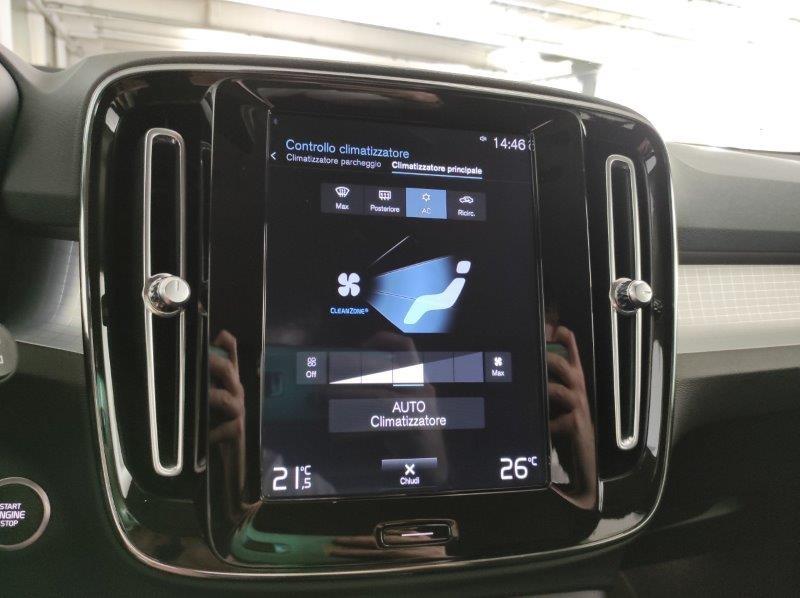 VOLVO XC40 (2017-->) - XC40 D3 Geartronic Momentum