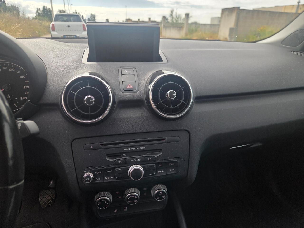 Audi A1 1.6 TDI 105 CV Ambition 2011
