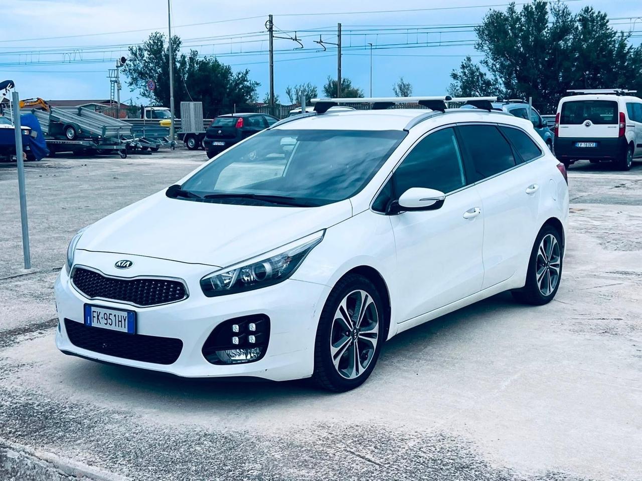 Kia Ceed cee'd 1.6 CRDi 110 CV 5 porte GT - LINE