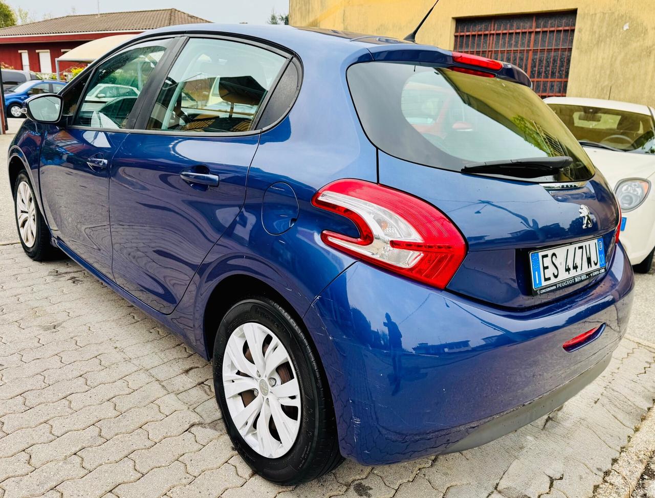 Peugeot 208 1.2 5porte Allure Ok Neopatentati