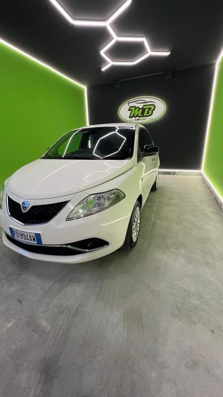Lancia Ypsilon 1.2 69 CV 5 porte Platinum