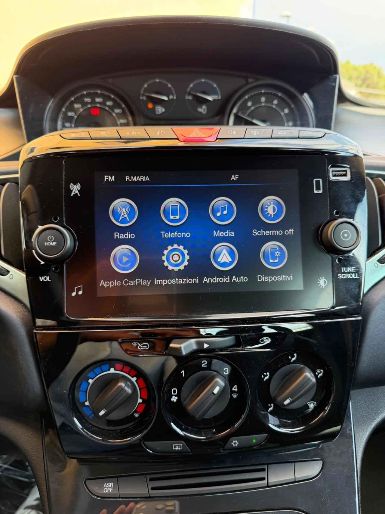 Lancia Ypsilon 1.0 70cv Hybrid Alberta Ferretti 2023