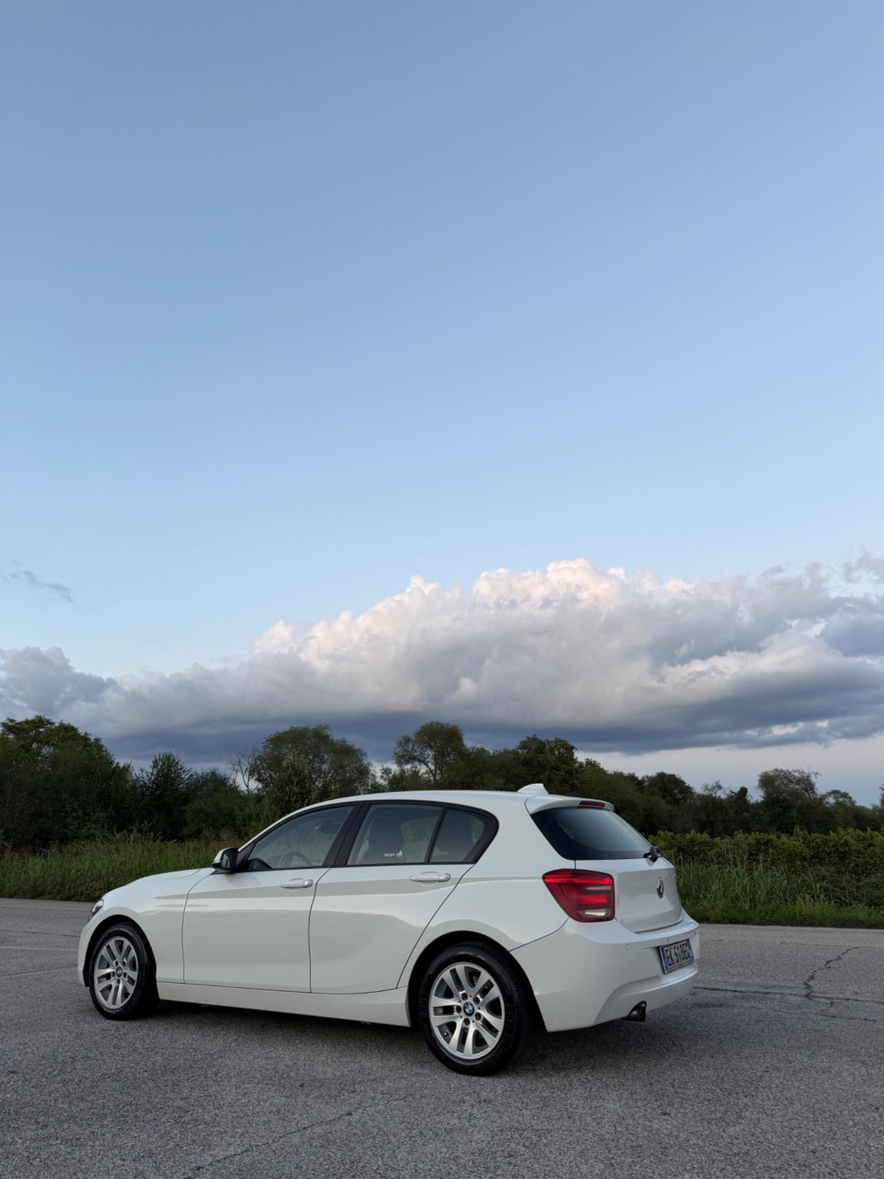 Bmw 116 116i 5p. Urban