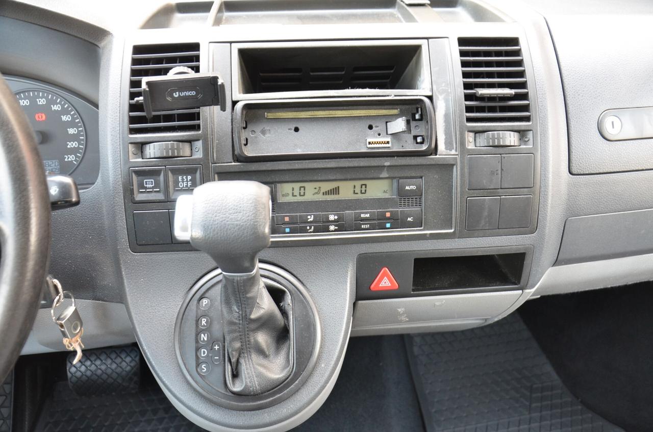 Volkswagen Transporter 2.5 TDI/130CV CARAVELLE AUTOMATICO 9 POSTI