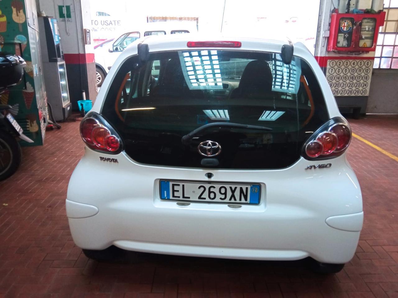 Toyota Aygo 1.0 12V VVT-i 5 porte Cool Soda Connect