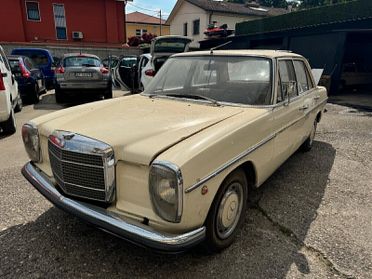 Mercedes-benz 200 Mercedes-Benz 200 D (W115) – Anno 1972