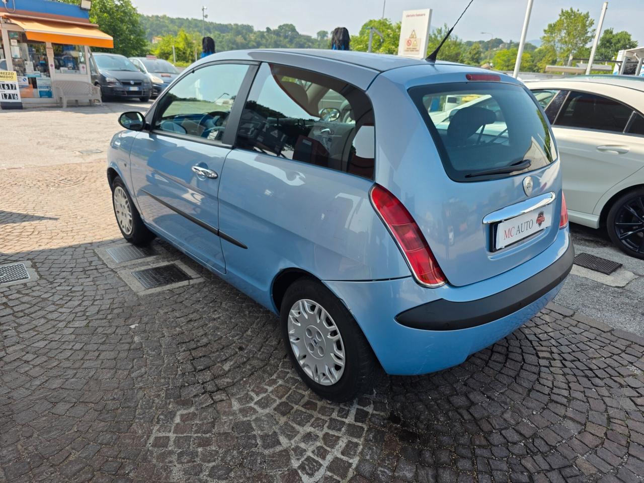Lancia Ypsilon 1.2 con 140.000km