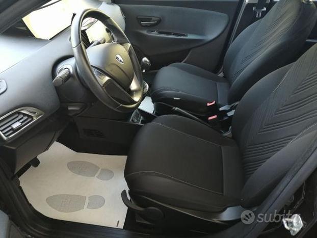 LANCIA Ypsilon 1.0 FireFly 5 porte S&S Hybrid Ec