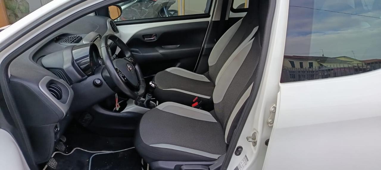 TOYOTA Aygo 1.0 VVT-i 69 CV 5 porte x-play - 2016