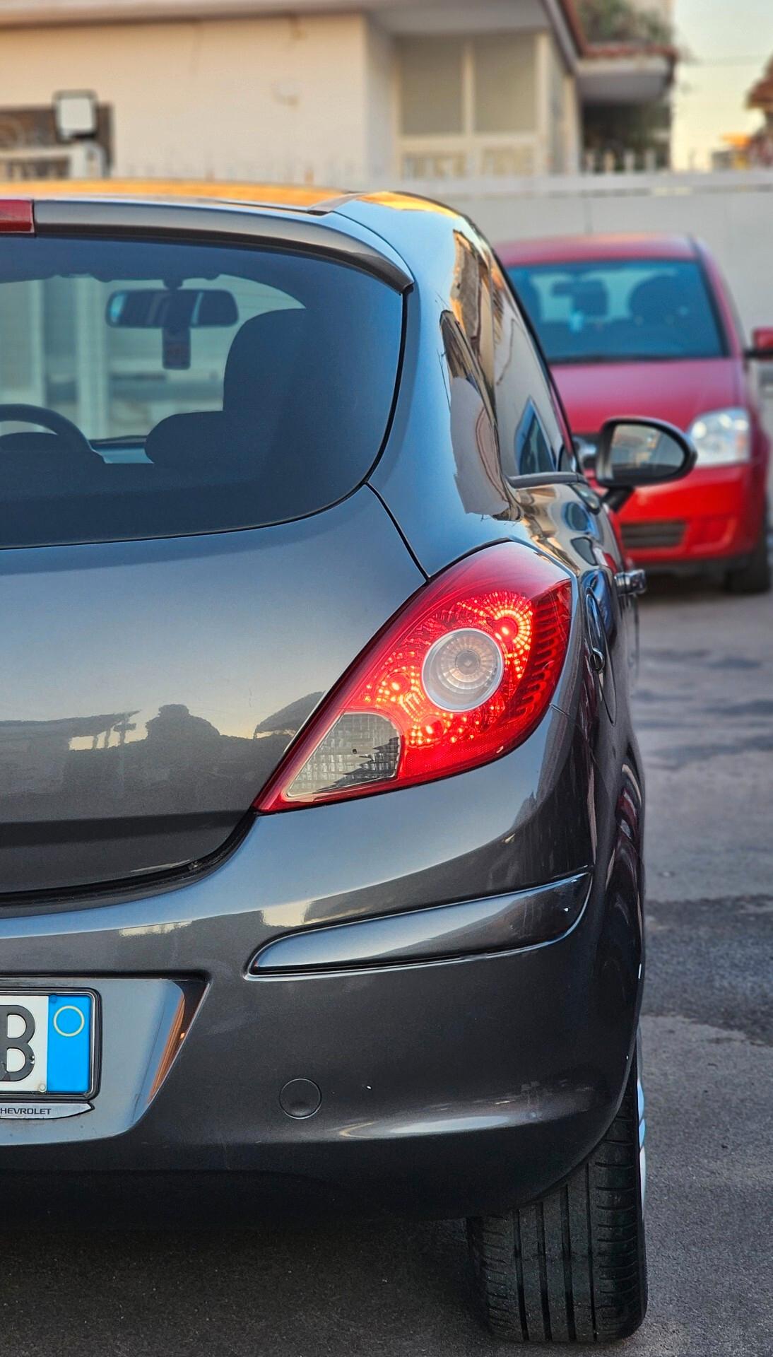 Opel Corsa 1.2 3 porte Club