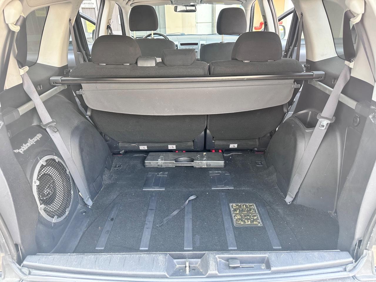 Mitsubishi Outlander 2.0 DI-D un vero 7 posti 4x4
