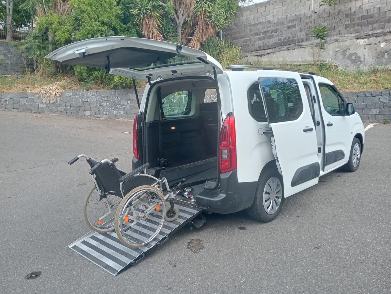 Citroen Berlingo Pianale ribassato con rampa disabili in carrozzina