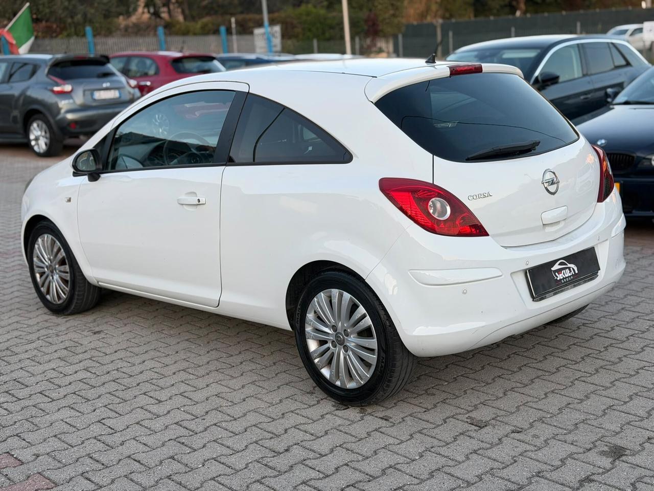 Opel Corsa 1.2 3 porte b-color