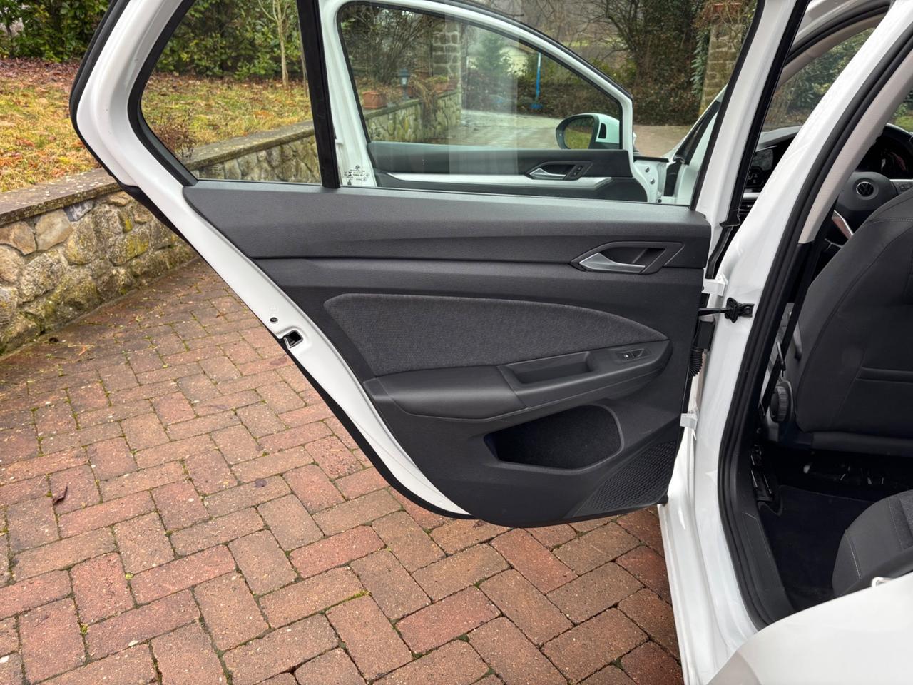Volkswagen Golf 1.0 TSI EVO Life 7 ANNI DI GARANZIA