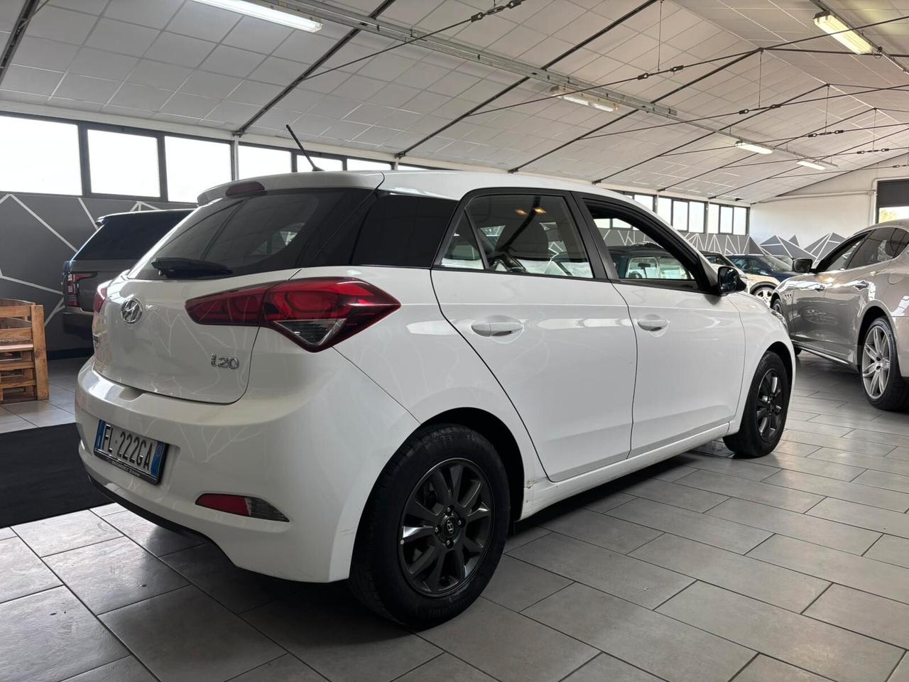 Hyundai i20 1.2 5 porte Blackline NEOPATENTATI