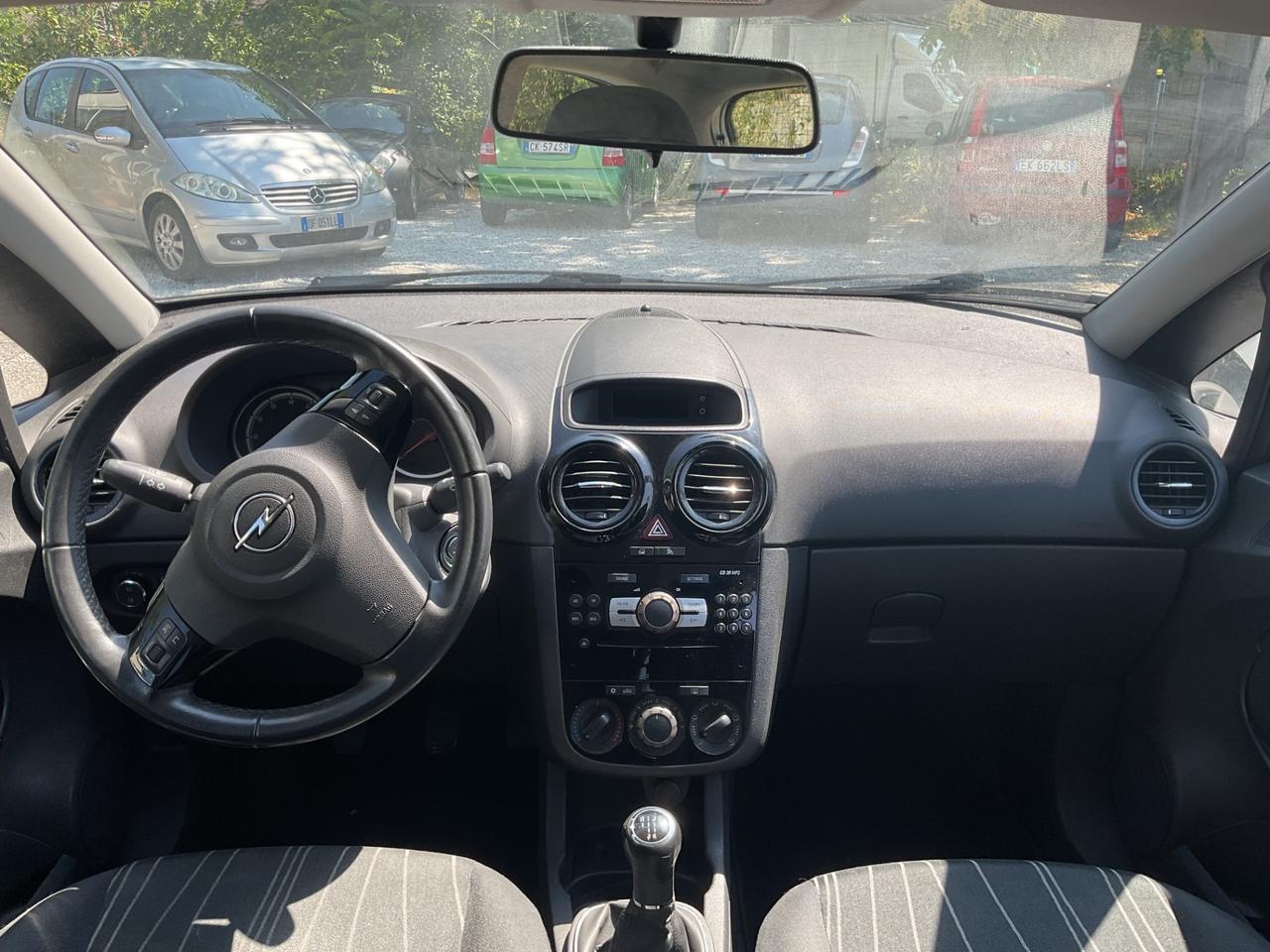 Opel Corsa 1.2 5 porte Cosmo
