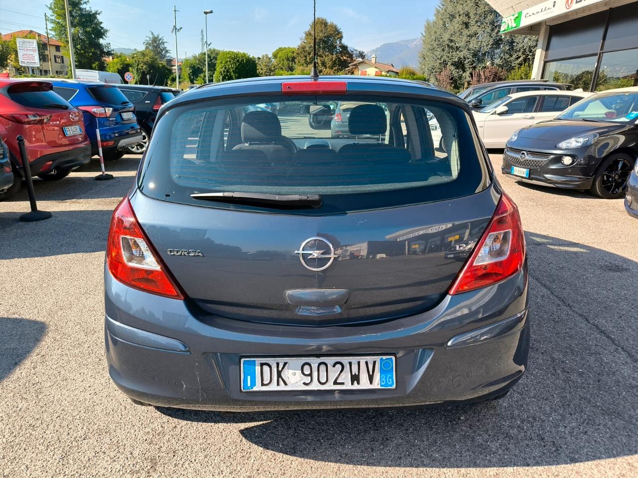 Opel Corsa 1.2 5 porte Club *NEOPATENTATI*BENZINA-E4*