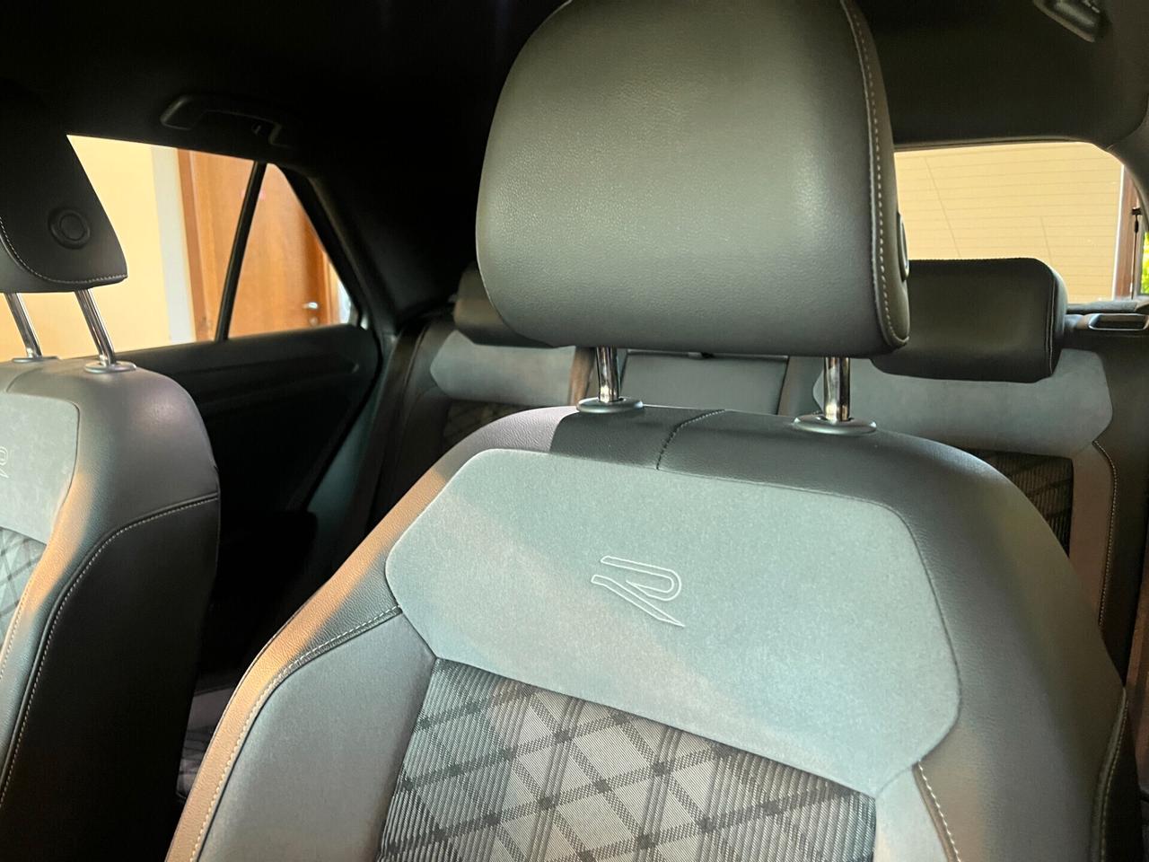 Volkswagen T-Roc 1.0 TSI R-Line +TECH PACK
