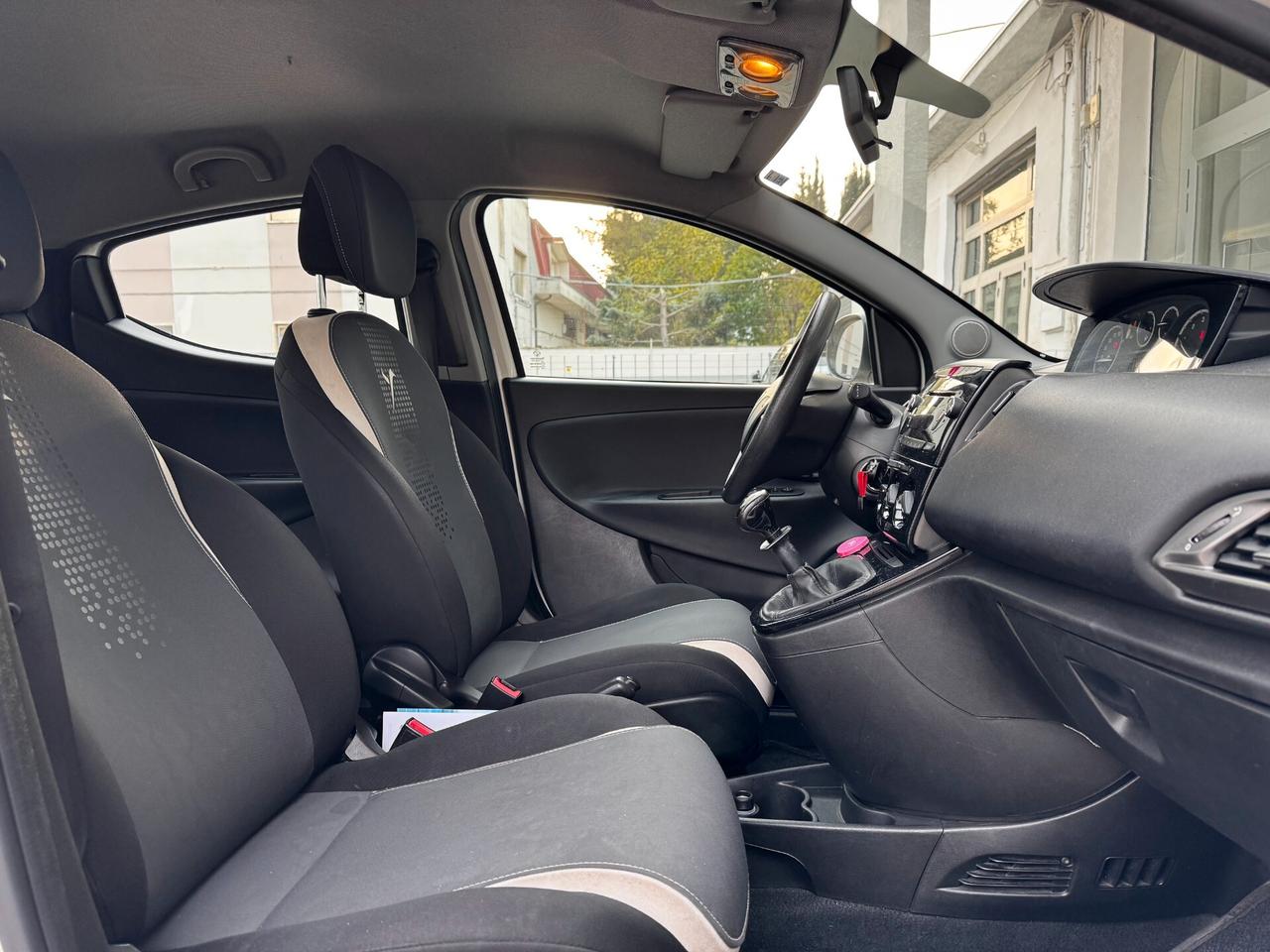 Lancia Ypsilon 0.9 TwinAir 85 CV 5 porte Metano Ecochic Elefantino