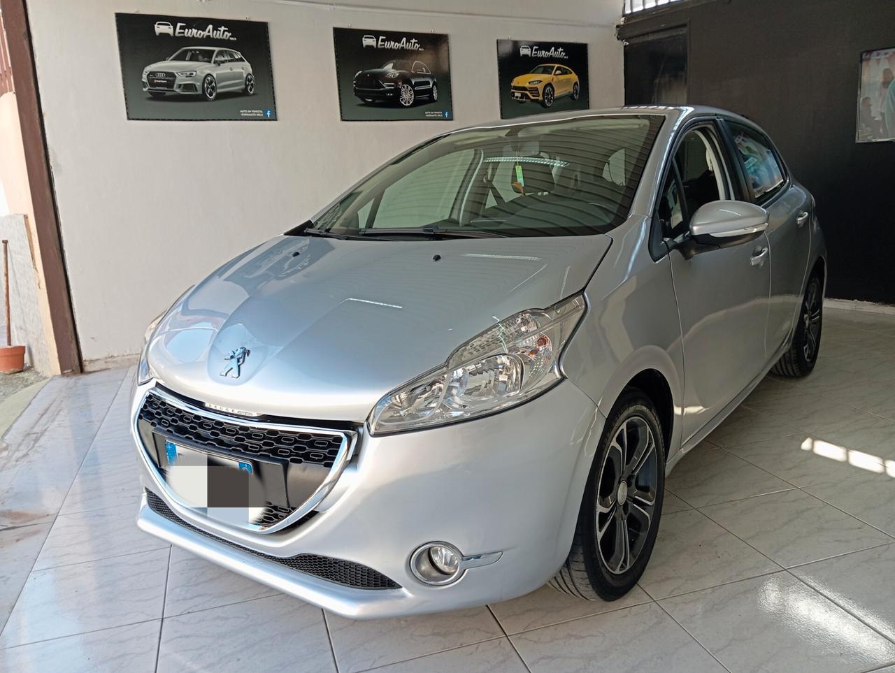 Peugeot 208 1.4 diesel 2015 CON GARANZIA