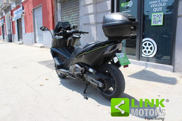 KYMCO AK 550 .