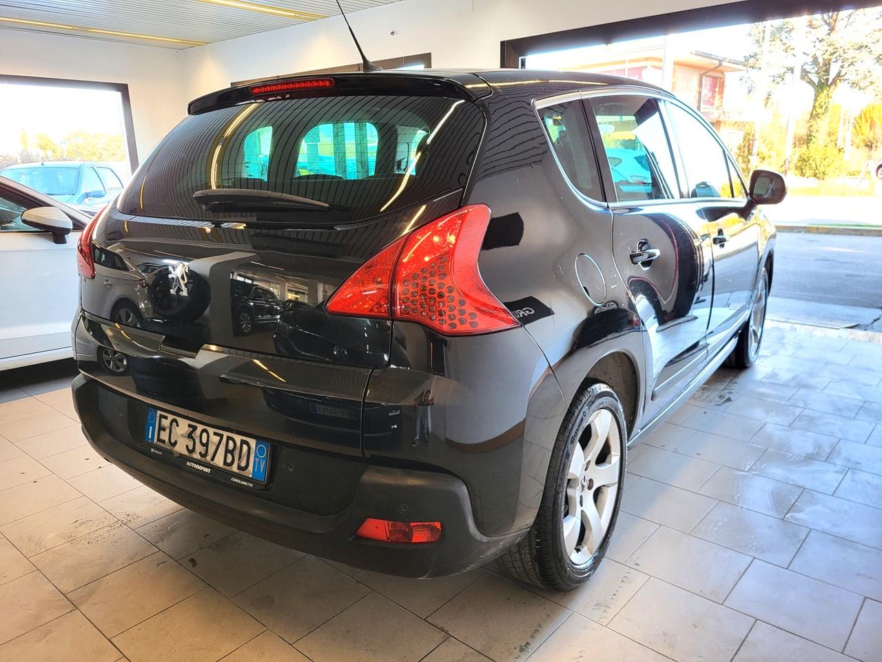 Peugeot 3008 1.6 HDi 110CV cambio robotizzato Business