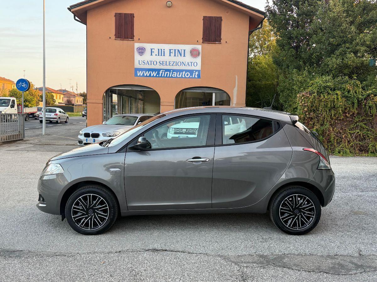 LANCIA - Ypsilon - 1.0 FireFly 5p S&S Hybrid Silver