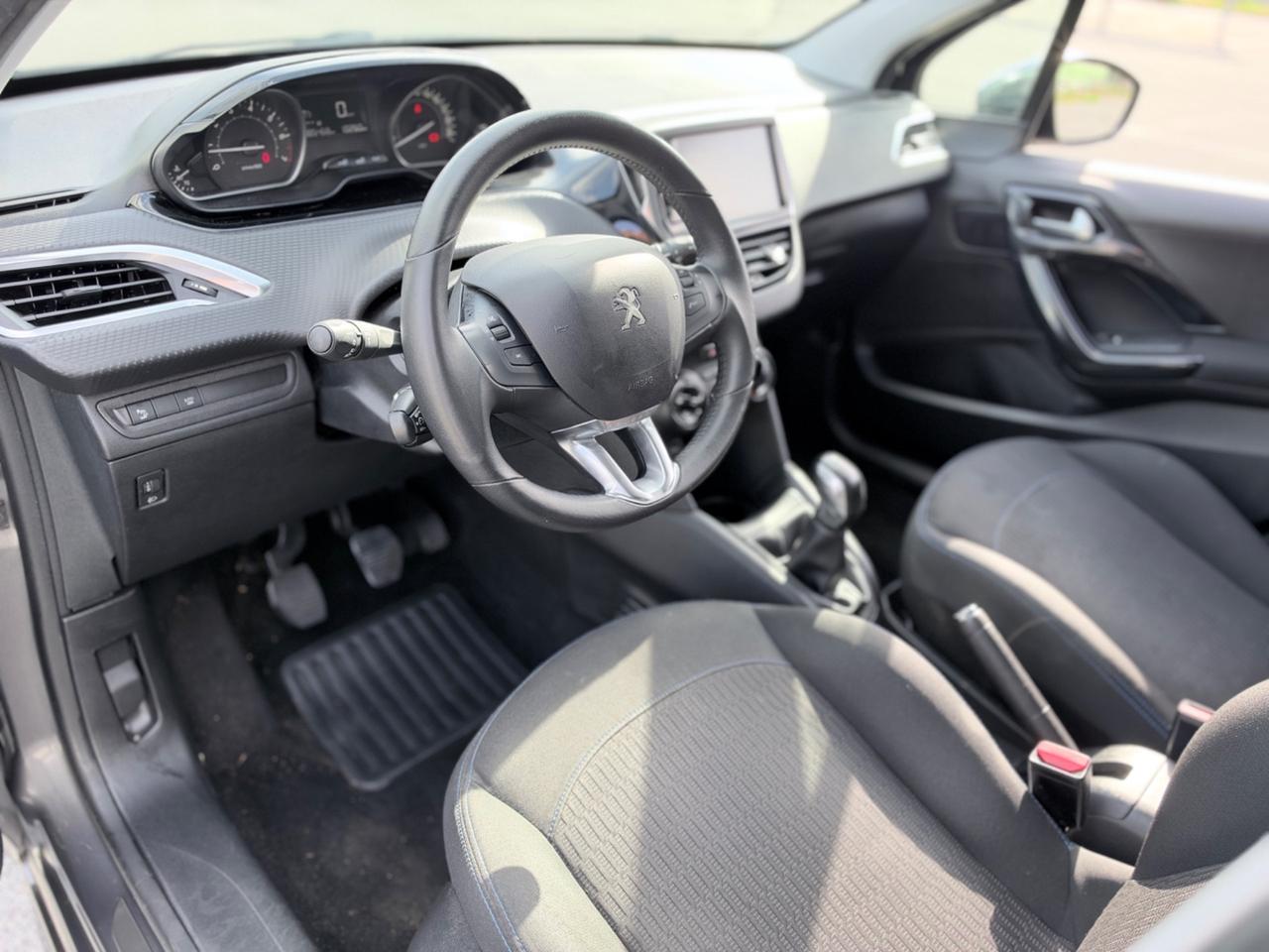 PEUGEOT 208 PURETECH 82CV SINGATURE GARANZIA 12 MESI
