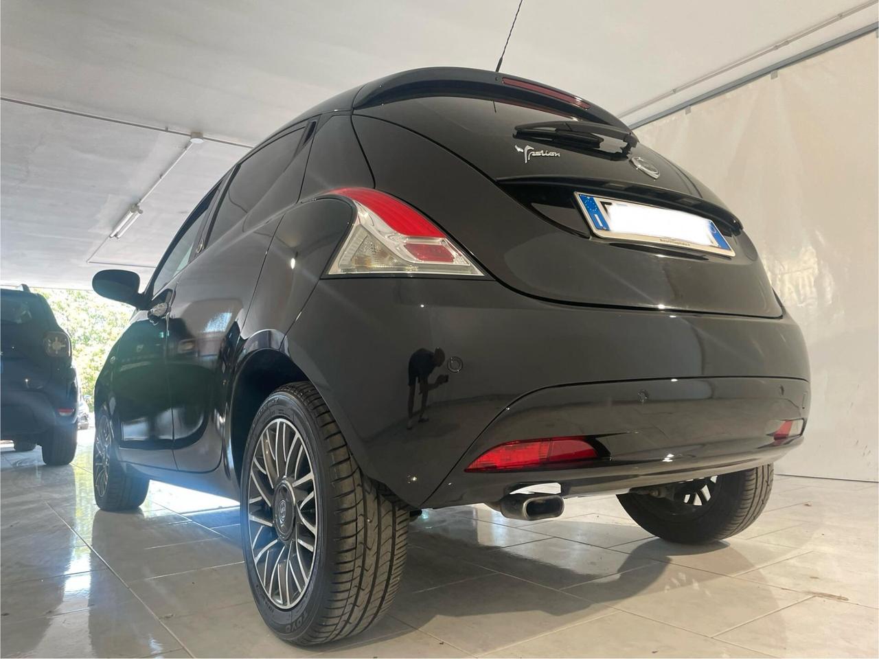 Lancia Ypsilon 1.2 GPL Ecochic Gold